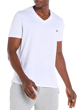 V NECK ESSENTIAL T-Shirt